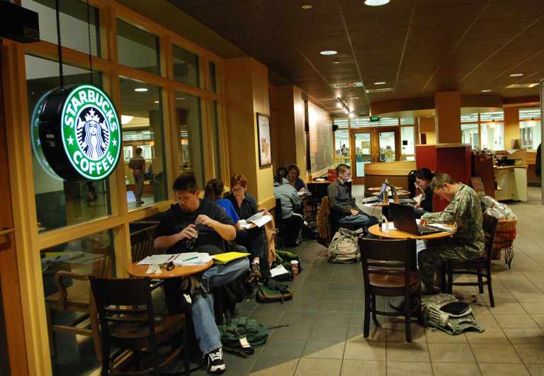 milano apertura starbucks bufala