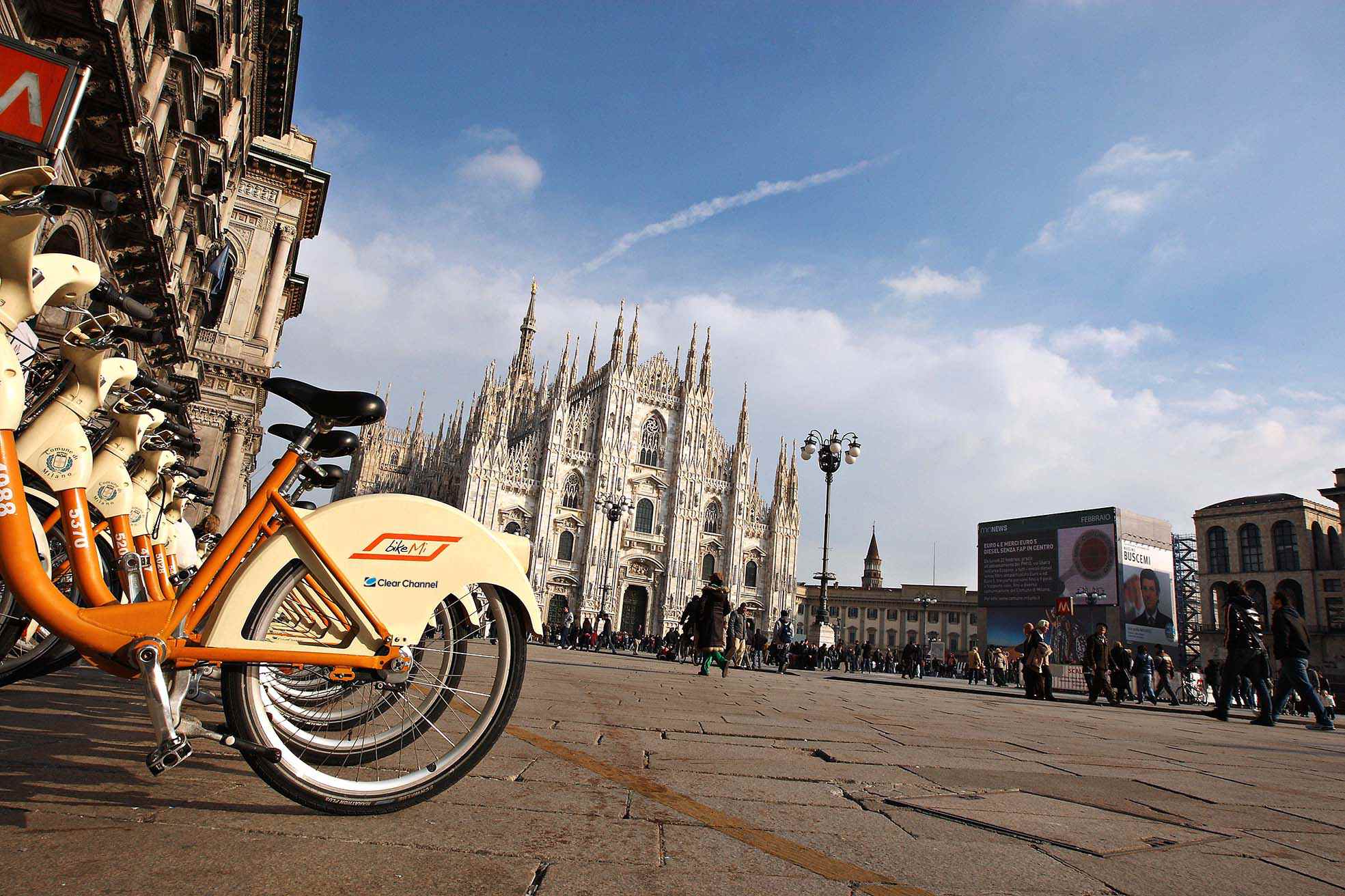 Milano lavoro in bicicletta
