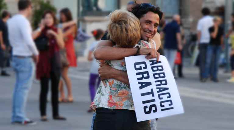 abbracci gratis milano