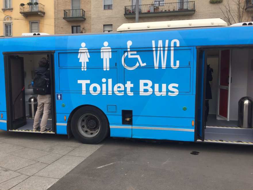toilet bus milano compressed