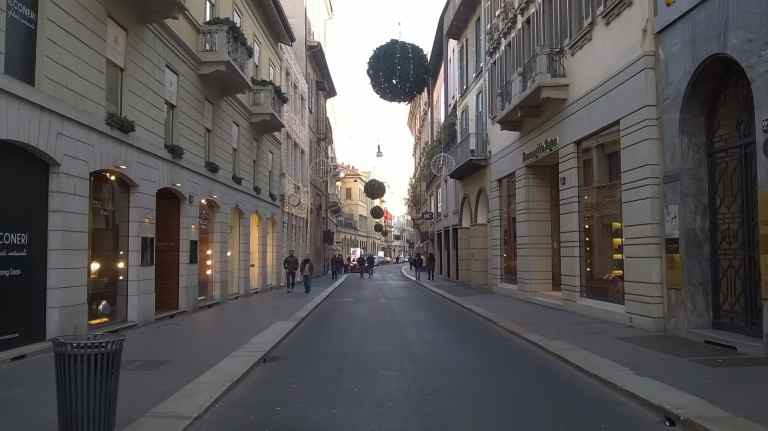 via montenapoleone milano