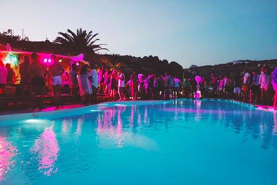 notte rosa pool party