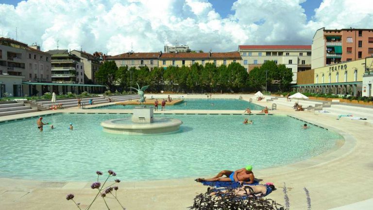 Dove rinfrescarsi a Milano nell’estate 2025: piscine e parchi acquatici aperti
