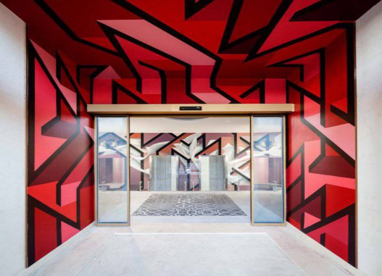 Il primo albergo della street art: graffiti e dipinti 3d dall’ingresso al tetto Il primo albergo della street art: graffiti e dipinti 3d dall’ingresso al tetto