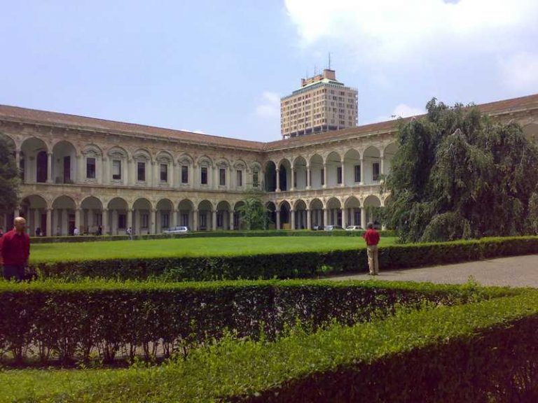 UNIVERSITA 