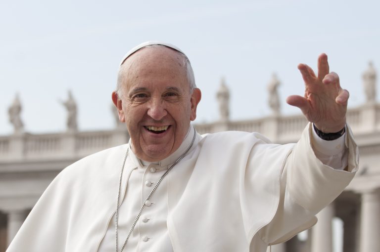 Papa Francesco in bilico: attesa per la tac decisiva mentre cresce il mistero sull'arrivo della sorella