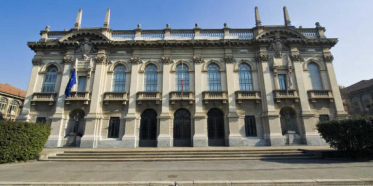 UNIVERSITA 