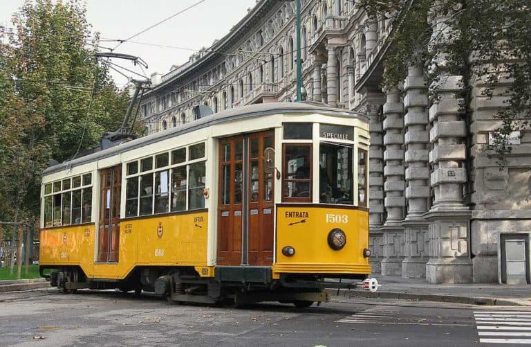 I tram storici di Milano: un viaggio nel tempo sui binari della città