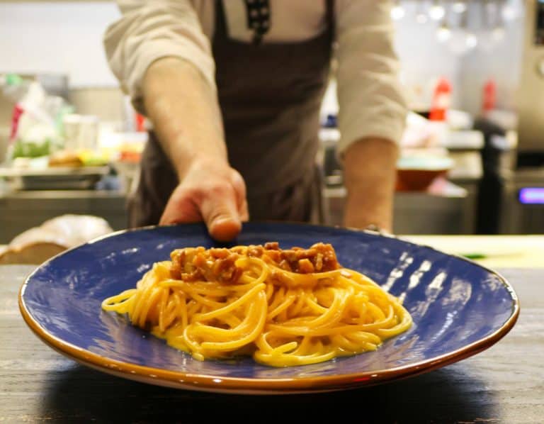 CrudoCotto interni menu carbonara 