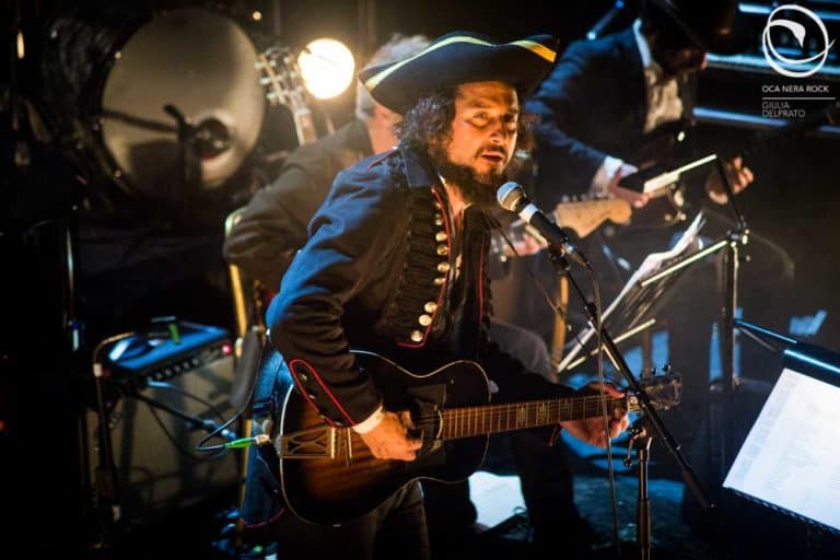 08 Vinicio Capossela Qu’Art de siècle London 20151110.jpg 