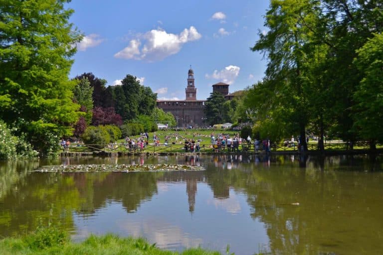 Il lato verde di Milano: dai grandi parchi alle oasi nascoste dove rilassarsi d’estate