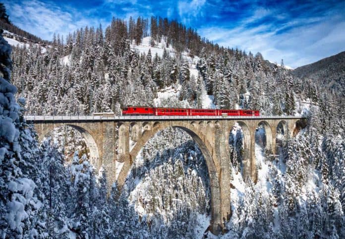 trenino rosso albula coira viadotto neve 1