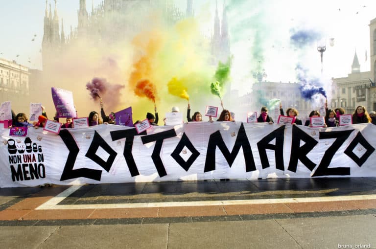 bruna orlandi striscione fumogeni