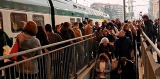 treni affollati dopo i tagli scontro pendolari trenord e cosi che evita l aefc4aa4 57ef 11ea 976d 87d8dee6a1bc 998 397 original