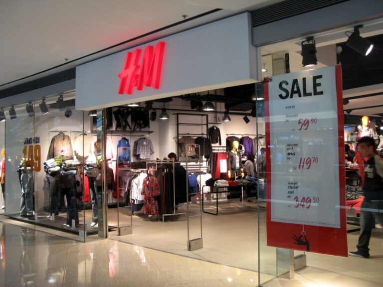 HM Festival Walk Store