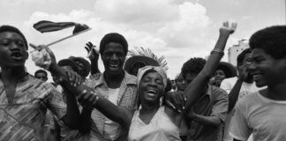 Maria Eugenia Haya. Marcha del pueblo combatiente series. 1980. Courtesy of Maria Garcia Haya and Catalogo de Fotografas Cubanas scaled
