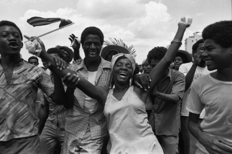 Maria Eugenia Haya. Marcha del pueblo combatiente series. 1980. Courtesy of Maria Garcia Haya and Catalogo de Fotografas Cubanas scaled