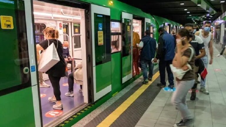 metro senza mascherina