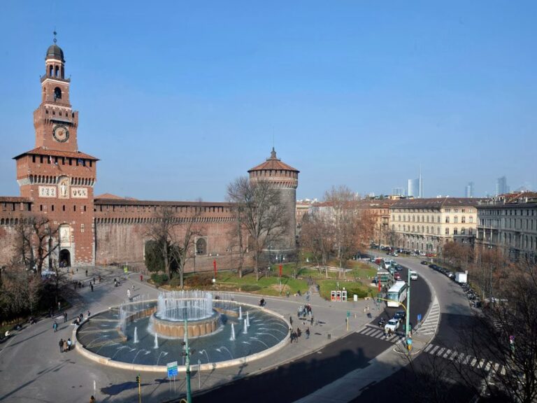 Piazza Castello milano