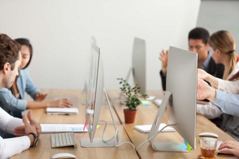 tavolo ufficio spazio coworking milano