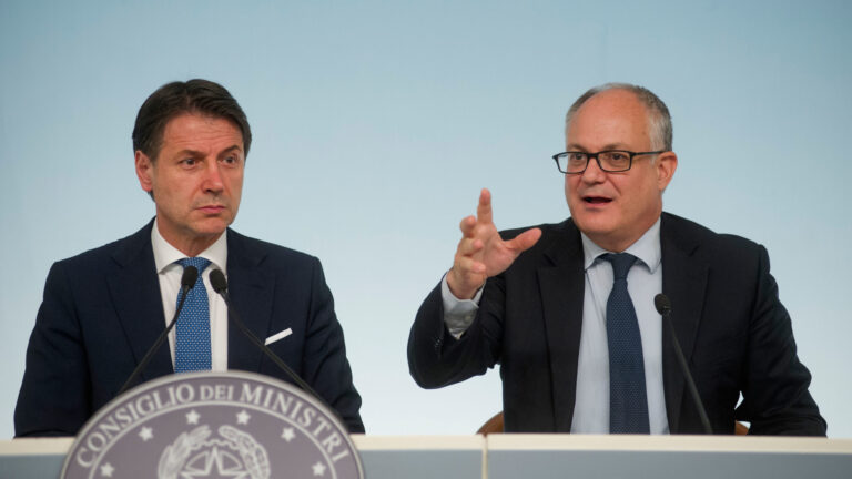 Premier Conte insieme al Ministro Gualtieri scaled 1