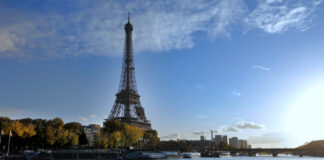 tour eiffel timelapse jour nuit recadre