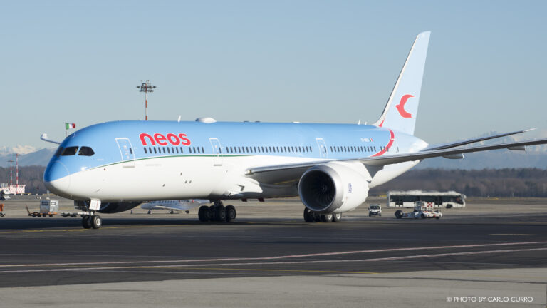 1513611824 neos 787dreamliner07
