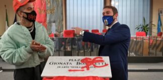 sfera ebbasta piazza cinisello balsamo