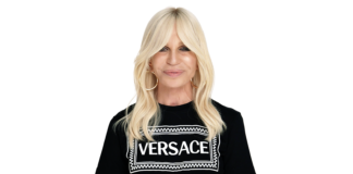 Donatella Versace lascia la direzione del brand di famiglia, al suo posto Dario Vitale