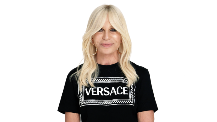 Donatella Versace lascia la direzione del brand di famiglia, al suo posto Dario Vitale