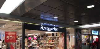 chiude accessorize italia milano licenziati