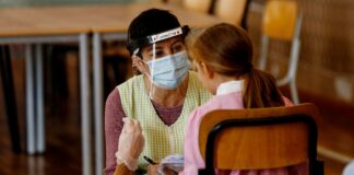 covid lombardia: test salivari nelle scuole
