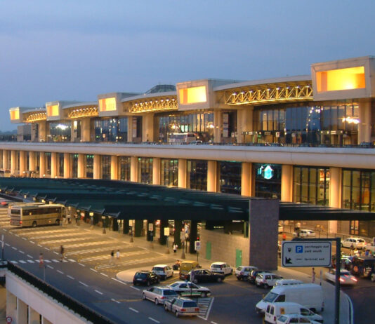 A Linate e Malpensa ora puoi portare più liquidi nel bagaglio a mano: via libera fino a 2 litri
