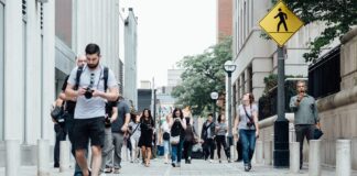 pedestrians 918471 1920
