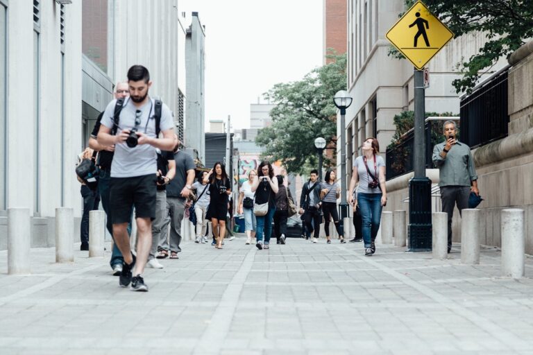pedestrians 918471 1920