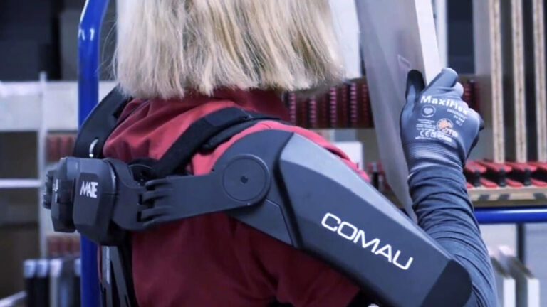 tuta robot esoscheletro comau 2
