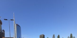 Milano in bici Bosco Verticale