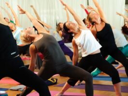 lezione di yoga in gruppo5 645x330 1