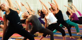 lezione di yoga in gruppo5 645x330 1