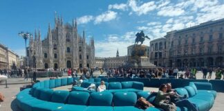 fuorisalone divano in duomo milano design week