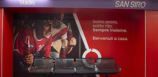 Coca Cola sponsor fermata San Siro Stadio