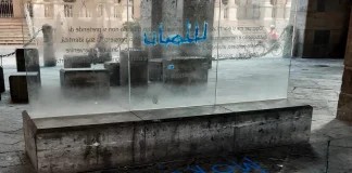 Loggia Mercanti atto vandalico