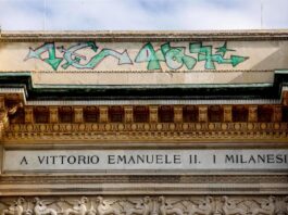 Imbrattata la Galleria Vittorio Emanuele II