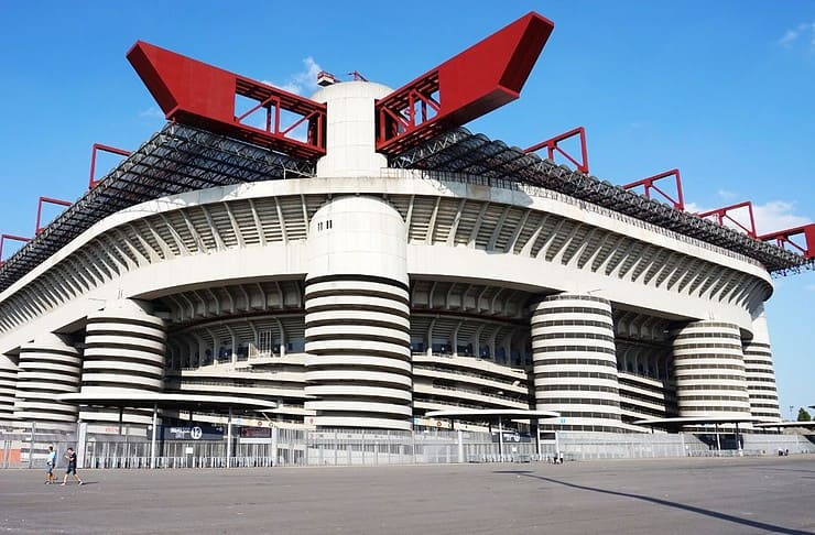 San Siro cambia volto: via gli ambulanti, scoppia la protesta