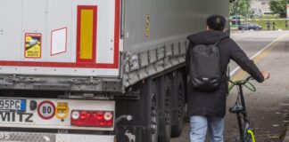Tar Lombardia annulla l'obbligo di sensori degli angoli ciechi