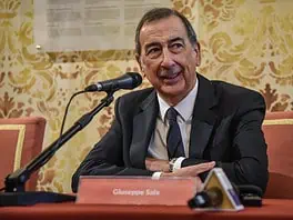 Inquinamento, Sala: troppe macchine, ma nessuno vuole prendere i mezzi