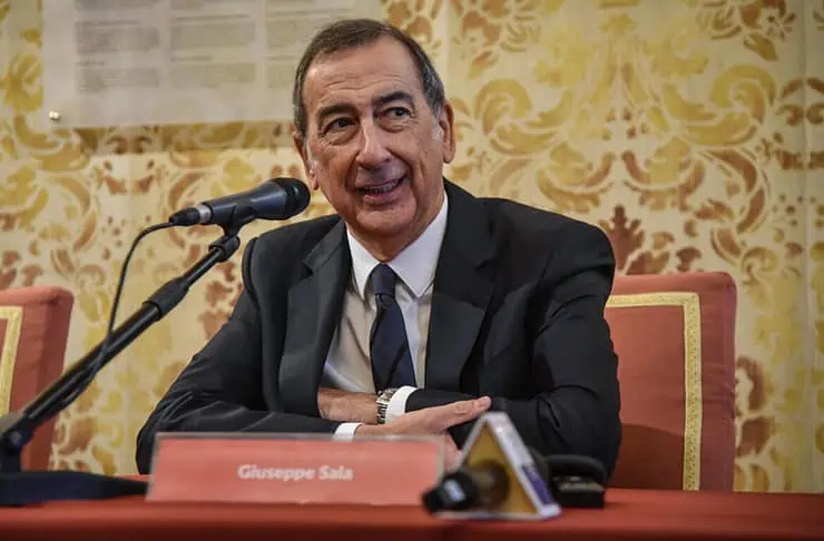 Inquinamento, Sala: troppe macchine, ma nessuno vuole prendere i mezzi