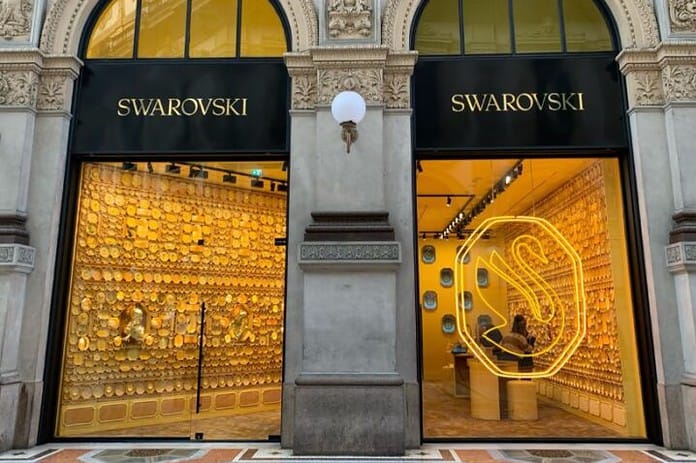 Chiude Swarovski in Galleria
