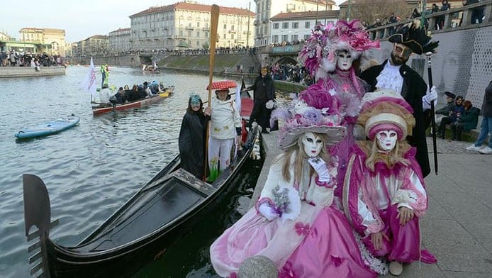 Carnevale Ambrosiano 2024: sfilata in maschera sul Naviglio Grande