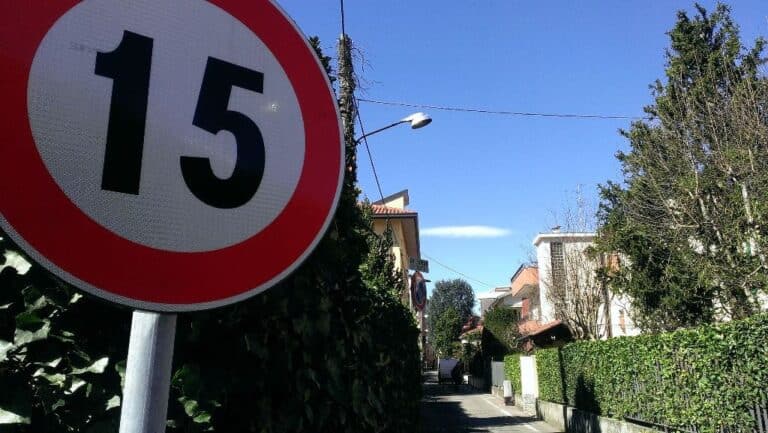 Milano in marcia lenta: le vie a 15 km/h che cambiano la città